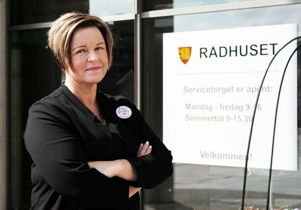 «Det er uforståelig at det vesentlige av kostnadsreduksjonen møtes med forslag om nedleggelse av kritisk nødvendige sykehjemsplasser og kutt av normerte lærerstillinger.» «Det gjør inntrykk å høre om det dere har vært gjennom, og det er leit å høre at dere opplever mer motgang enn bistand», skriver kommunedirektør Nina Tangnæs Grønvold i en e-post til Kjetil Hagenes.