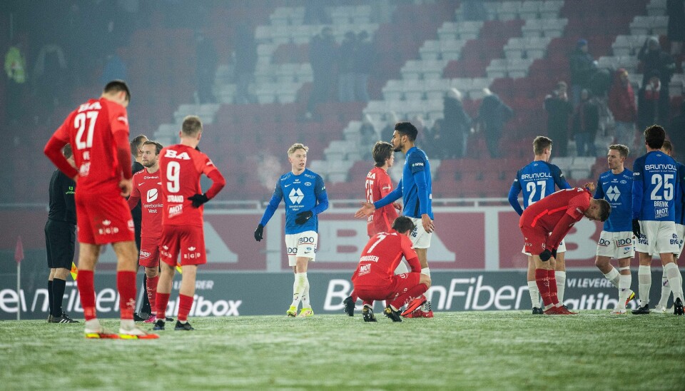 Brann-spillerne depper etter søndagens hjemmetap for Molde på Brann stadion. Brann-spillerne depper etter søndagens hjemmetap for Molde på Brann stadion.