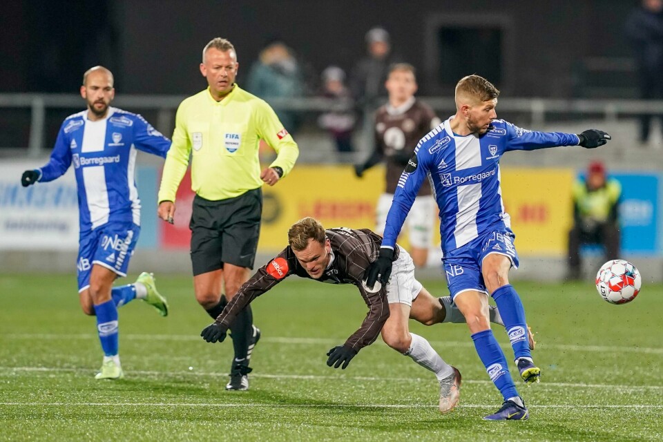 Benjamin Stokke og Mjøndalen er i store problemer foran de to siste kampene i Eliteserien. Her er han i en duell med Sarpsborg-spiller Anton Salétros søndag. Foto: Terje Bendiksby / NTB Benjamin Stokke og Mjøndalen er i store problemer foran de to siste kampene i Eliteserien. Her er han i en duell med Sarpsborg-spiller Anton Salétros søndag. Foto: Terje Bendiksby / NTB