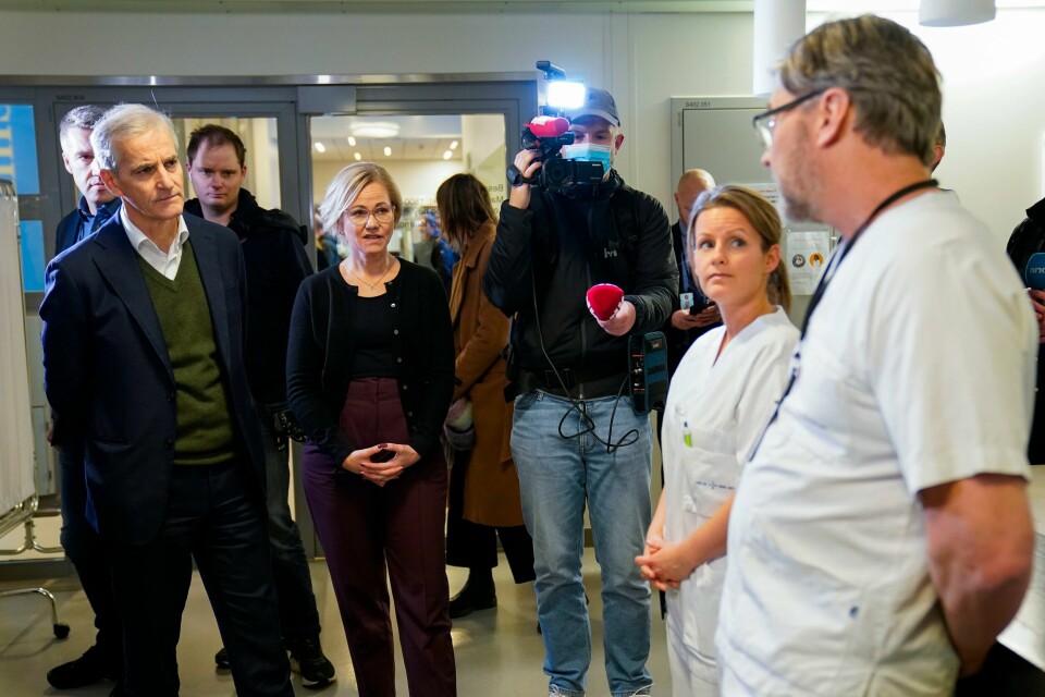 Statsminister Jonas Gahr Støre og helse- og omsorgsminister Ingvild Kjerkol under et besøk på Akershus universitetssykehus. Statsminister Jonas Gahr Støre og helse- og omsorgsminister Ingvild Kjerkol besøkte mandag Akershus universitetssykehus (Ahus). Foto: Torstein Bøe / NTB