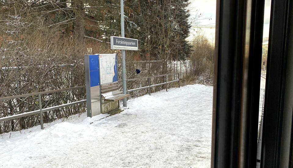 Wetås reagerer på at Forskningsparken T-banestasjon kan få engelsk navn. Forskningsparken T-banestasjon, Forskningsparken stasjon, Ruter, vinter, snø, kollektivtrafikk
