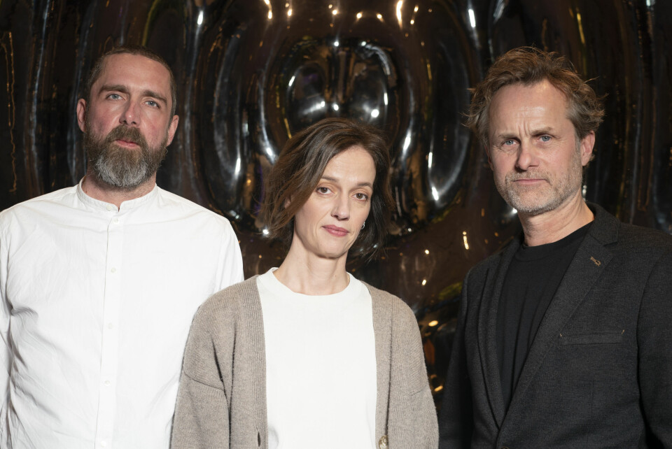 Manusforfatterne Eilif Skodvin og Anne Bjørnstad sammen med regissør Jens Lien. Manusforfatterne Eilif Skodvin og Anne Bjørnstad sammen med regissør Jens Lien.