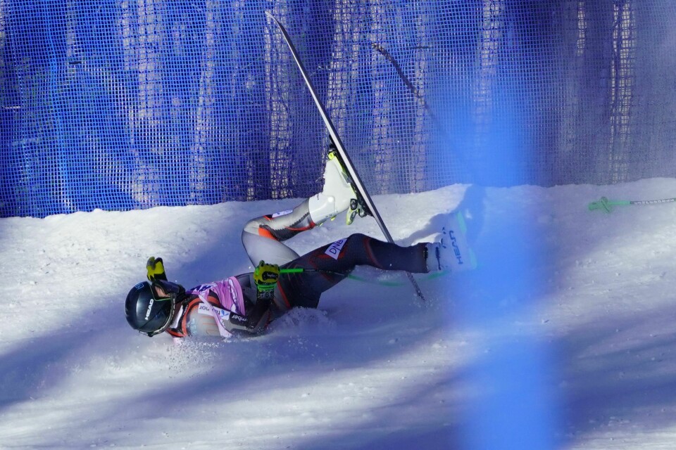 Kjetil Jansrud skadet kneet i Colorado fredag. Foto: Kjetil Jansrud skadet både det venstre kneet og kragebeinet da han kjørte ut i Beaver Creek fredag: Foto: AP / NTB.