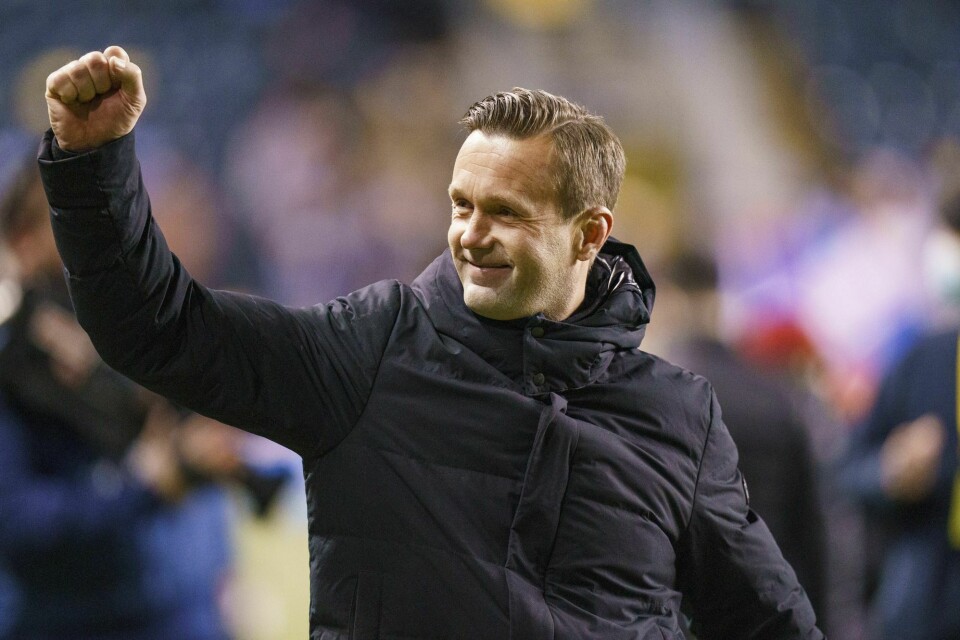 New York Citys trener Ronny Deila etter at de har slått Philadelphia Union i semifinalen i sluttspillet i MLS. New York City FC head coach Ronny Deila celebrates after an MLS playoff soccer match against the Philadelphia Union, Sunday, Dec. 5, 2021, in Chester, Pa. (AP Photo/Chris Szagola)
