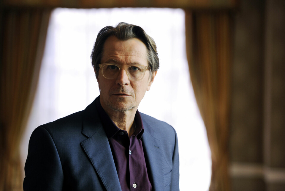 Gary Oldman hadde rollen som George Smiley i filmen «Tinker Tailor Soldier Spy» fra 2011. Men hvem har skrevet bøkene om Smiley? Gary Oldman hadde rollen som George Smiley i filmen «Tinker Tailor Soldier Spy» fra 2011. Men hvem har skrevet bøkene om Smiley?