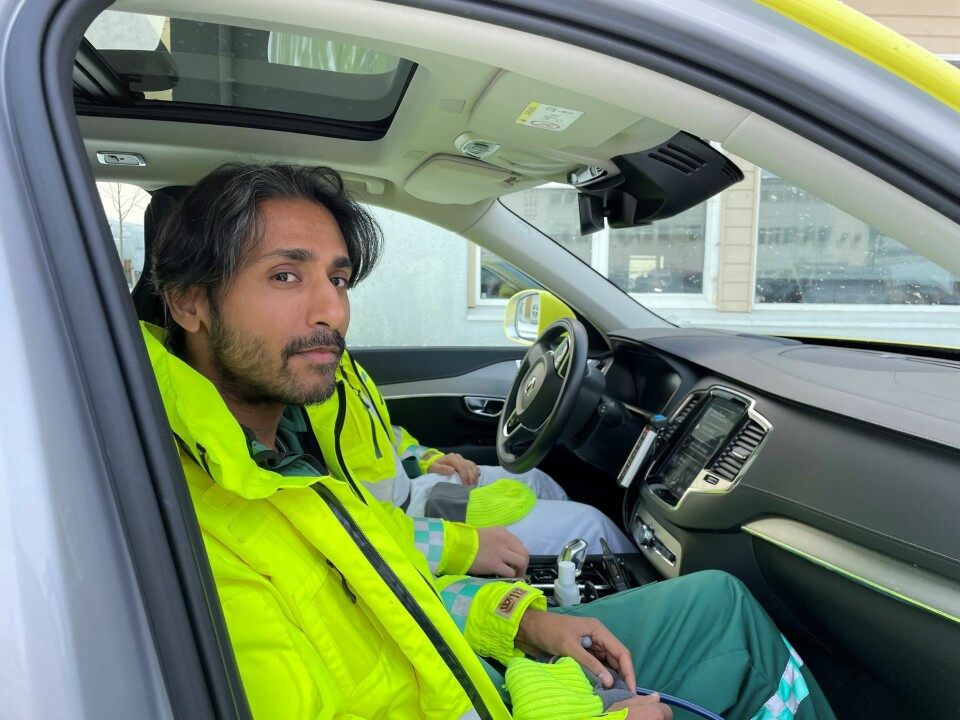 Lege Thilip Praba Prathapan var mandag morgen på Tømmerås skole, for å hjelpe medelever av de to savnede barna å bearbeide det som har skjedd. Lege Thilip Praba Prathapan var mandag morgen på Tømmerås skole, for å hjelpe medelever av de to savnede barna å bearbeide det som har skjedd.