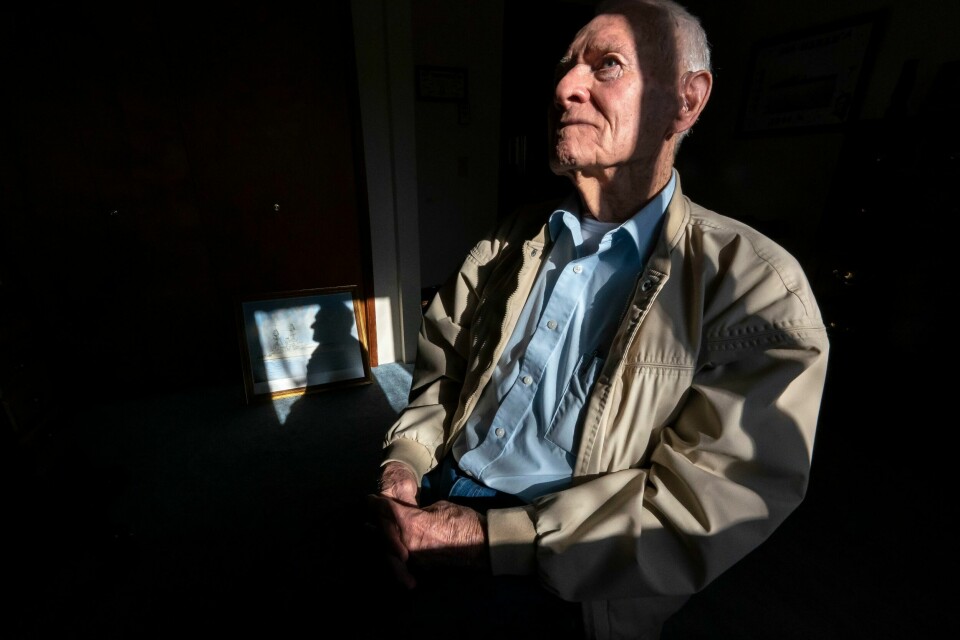 En av de overlevende fra Pearl Harbor, David Russell, forteller det han husker fra angrepet 7. desember 1941. Overlevende marinesoldat fra Pearl Harbor, David Russell, forteller det han husker fra angrepet 7. desember 1941. Foto: Nathan Howard / AP / NTB