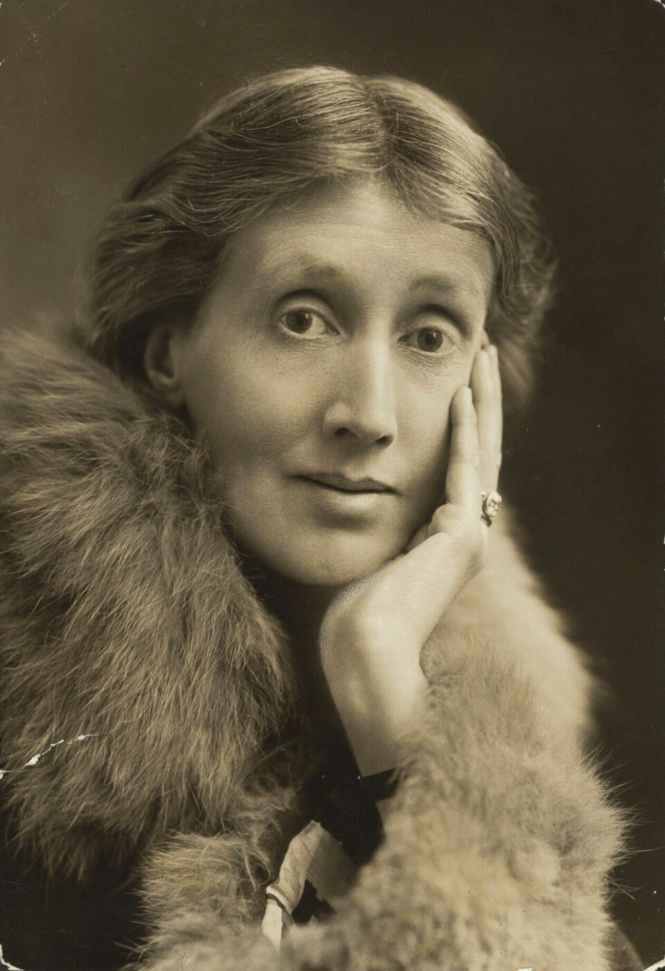 Virginia Woolf (1882-1941). Virginia Woolf (1882-1941).