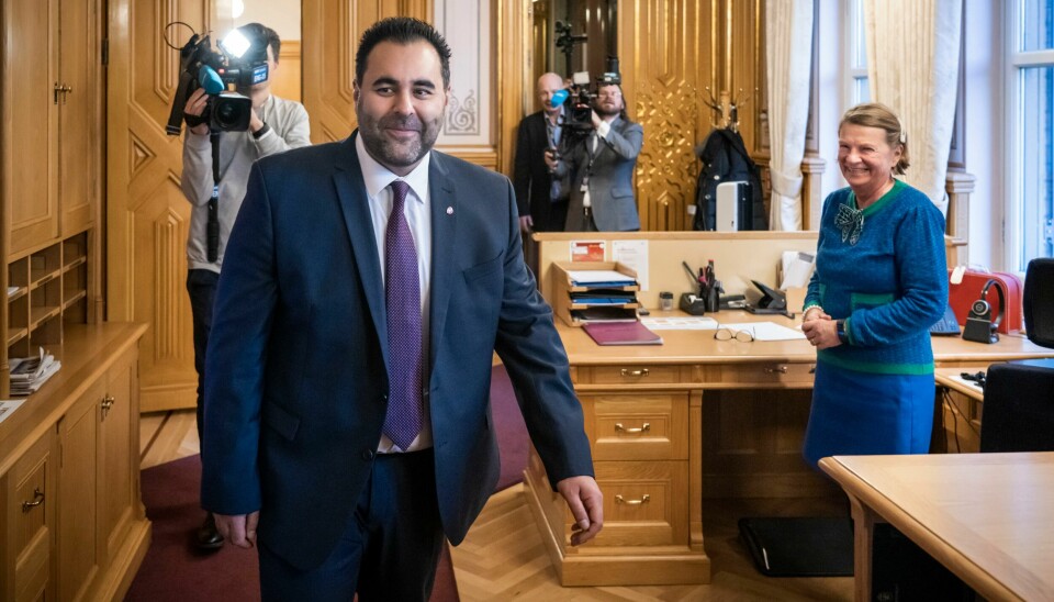 Etter at Masud Gharahkhani ble valgt som stortingspresident, tok han med pressen inn til sitt nye kontor. Etter at Masud Gharahkhani ble valgt som stortingspresident, tok han med pressen inn til sitt nye kontor.