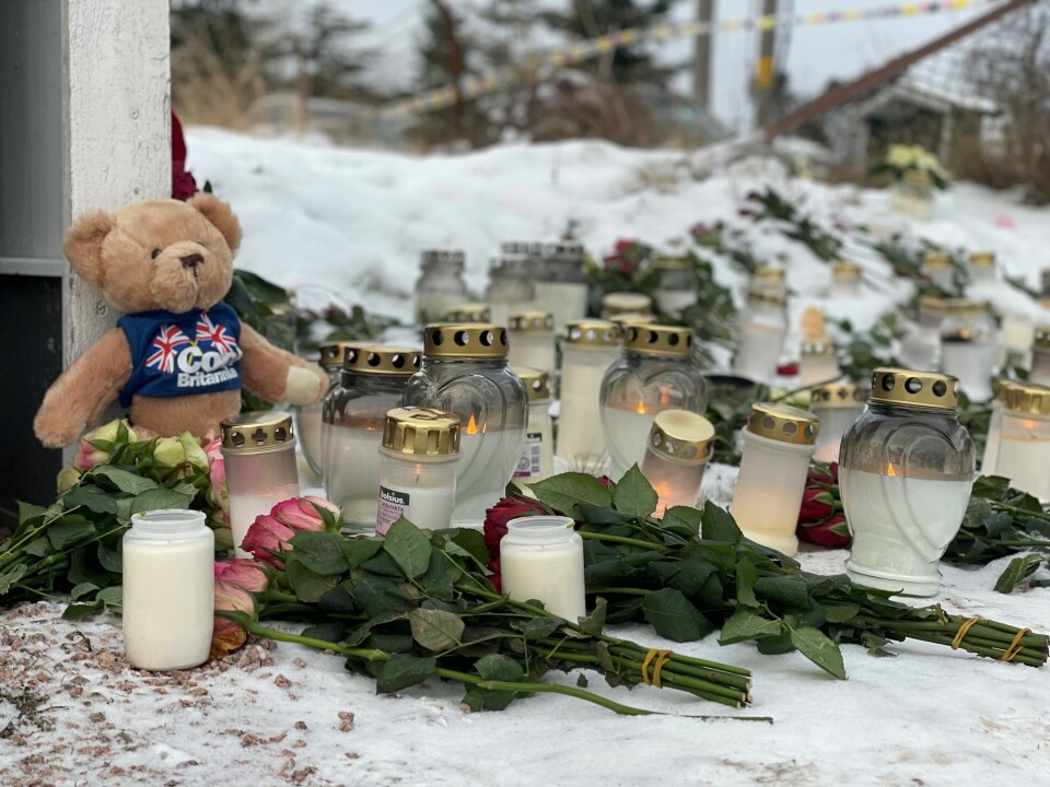 I et lite lokalsamfunn som Svelvik, treffer tragedien hardere. Politiet bekrefter tirsdag ettermiddag at alle beboerne er funnet omkommet i brannruinene.