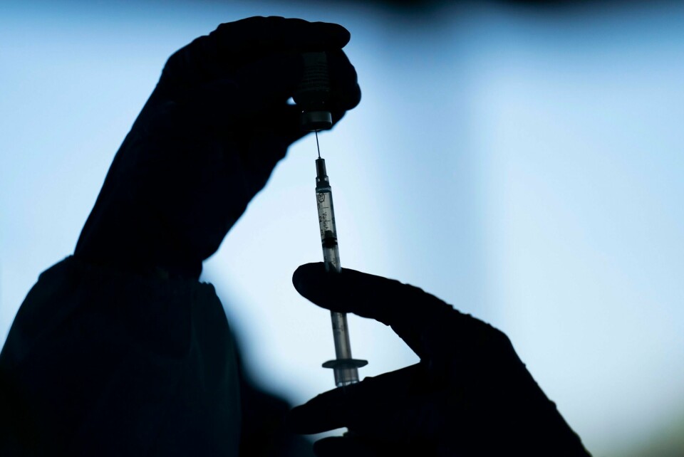 Pfizervaksinen gir dårligere beskyttelse mot omikron enn mot andre varianter, viser forskning fra Det afrikanske helseforskningsinstituttet AHRI. Men en tredje dose kan gjøre beskyttelsen bedre. Pfizervaksinen gir dårligere beskyttelse mot omikron enn mot andre varianter, viser forskning fra Det afrikanske helseforskningsinstituttet AHRI. Men en tredje dose kan gjøre beskyttelsen bedre. Foto: Jae C. Hong / AP Photo / NTB