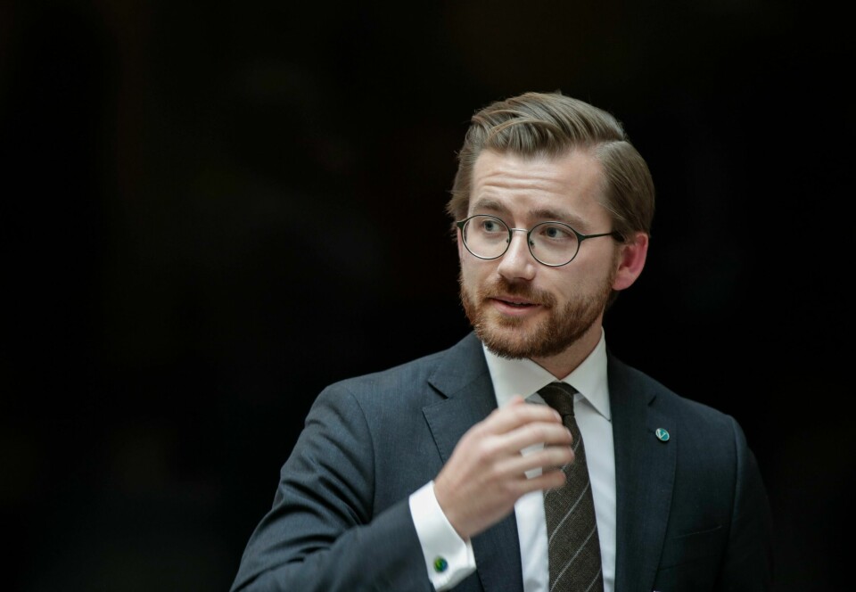 Sveinung Rotevatn (V) var klima- og miljøvernminister da den omstridte oljeskattepakken ble vedtatt i fjor. Rotevatn mener fortsatt at den ble altfor god. Sveinung Rotevatn (V) var klima- og miljøvernminister da den omstridte oljeskattepakken ble vedtatt i fjor. Rotevatn mener fortsatt at den ble altfor god.