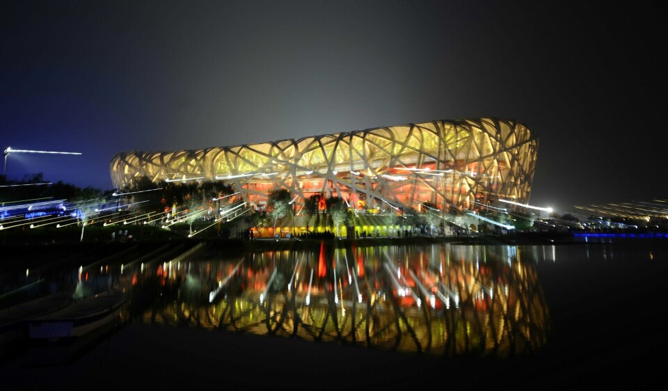 Her avsluttes sommer-OL i 2008 i 'Fugleredet' i Beijing. 4. februar neste år er det åpningsseremoni samme sted. Her avsluttes sommer-OL i 2008 i 'Fugleredet' i Beijing. 4. februar neste år er det åpningsseremoni samme sted.