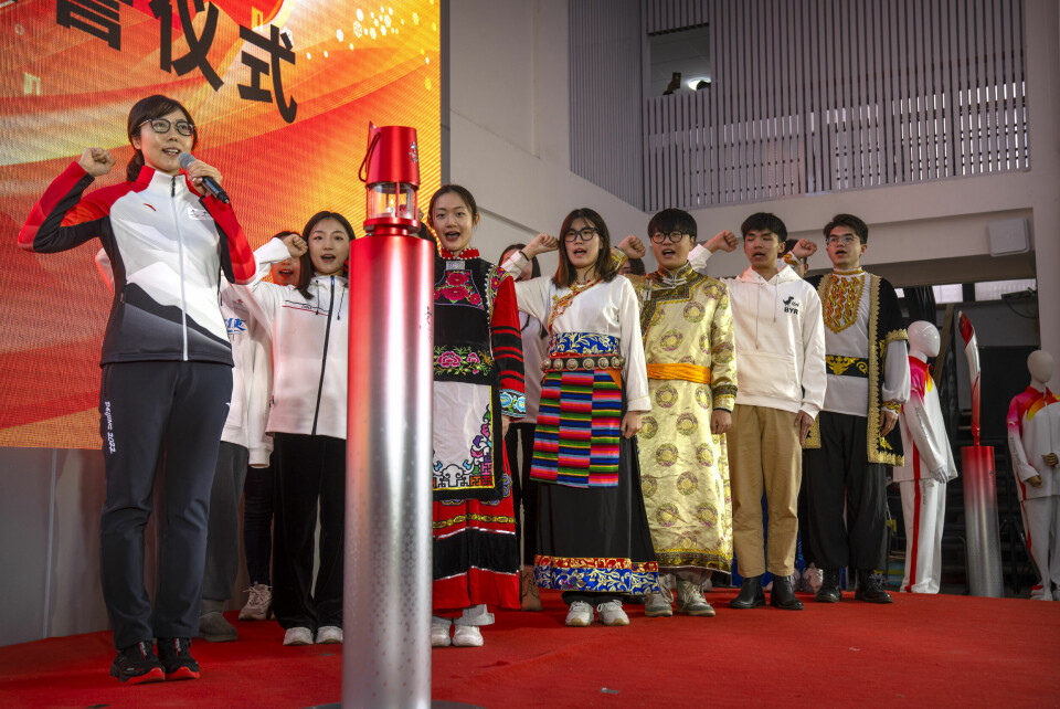 Studenter og frivillige avgir OL-eden da den olympiske ild var innom Beijing denne uka. Studenter og frivillige avgir OL-eden da den olympiske ild var innom Beijing denne uka.