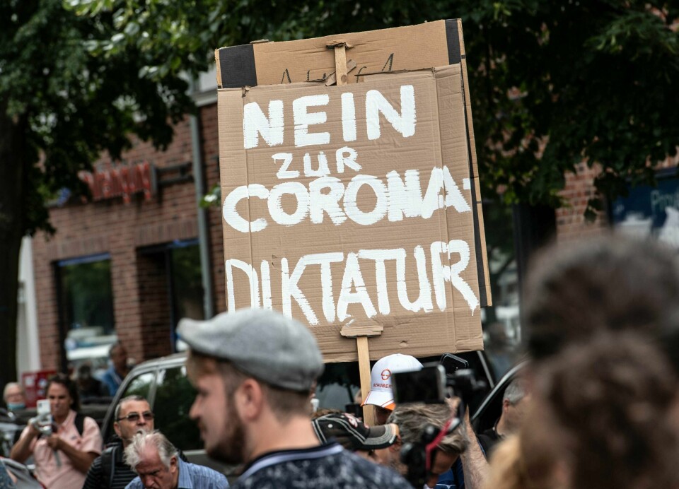 Demonstrasjon mot koronatiltak i Berlin tidligere i år. Enn så lenge er slikt et marginalt fenomen i Norge. Demonstrasjon mot koronatiltak i Berlin tidligere i år. Enn så lenge er slikt et marginalt fenomen i Norge.