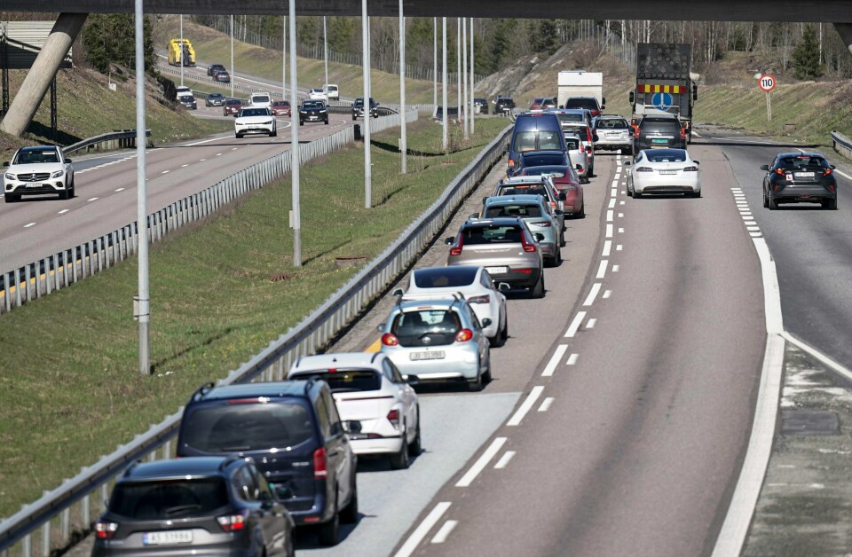 Sommeren er høysesong for trafikkulykker. Allerede i løpet av juni har 13 mennesker mistet livet. Flere biler ble meldt stjålet i 2023 enn året før. Foto: Fredrik Varfjell / NTB