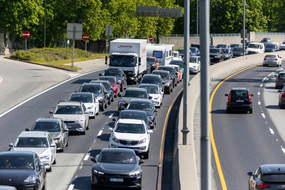 Dette kan bli synet på E18 ut av Oslo på onsdag, skal man tro Statens vegvesens prognoser. Det kan bli trafikkproblemer på E18 ut av Oslo vestover de nestye ukene. Foto: Frederik Ringnes / NTB