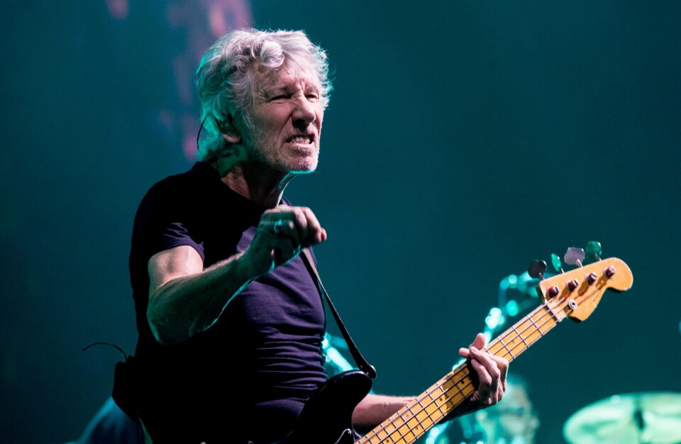 Roger Waters har en solid formue, også takket være at han fortsatt turnerer flittig – som her i Oslo i 2018. Nå vil han bruke noe av den på Wikileaks. Roger Waters har en solid formue, også takket være at han fortsatt turnerer flittig – som her i Oslo i 2018. Nå vil han bruke noe av den på Wikileaks. Foto: Vidar Ruud / NTB
