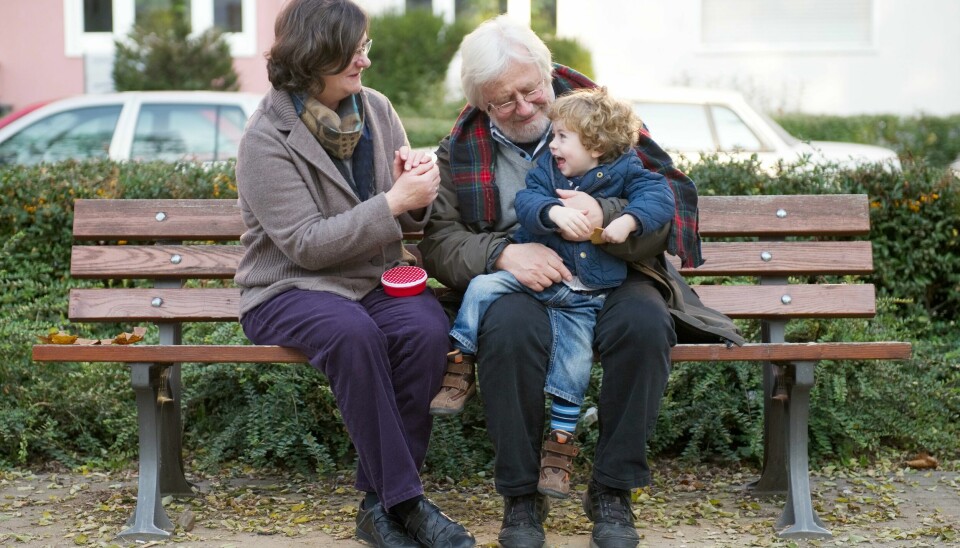 53 prosent av seniorbefolkningen oppgir å tilbringe tid med familien ukentlig eller ofte, mens for de under 55, er tallet 37 prosent. Illustrasjonsfoto. 53 prosent av seniorbefolkningen oppgir å tilbringe tid med familien ukentlig eller ofte, mens for de under 55, er tallet 37 prosent. Foto: Jan Haas / NTB