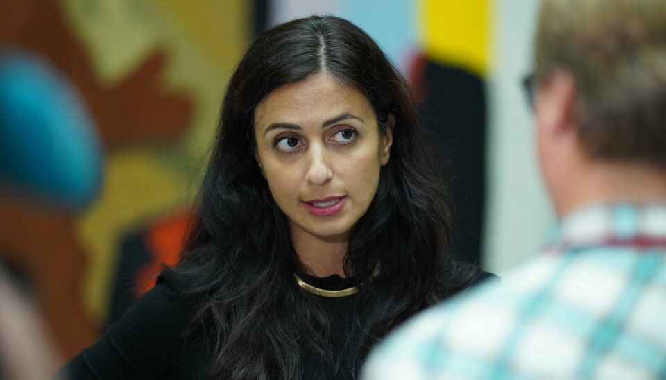Hadia Tajik (Ap) .