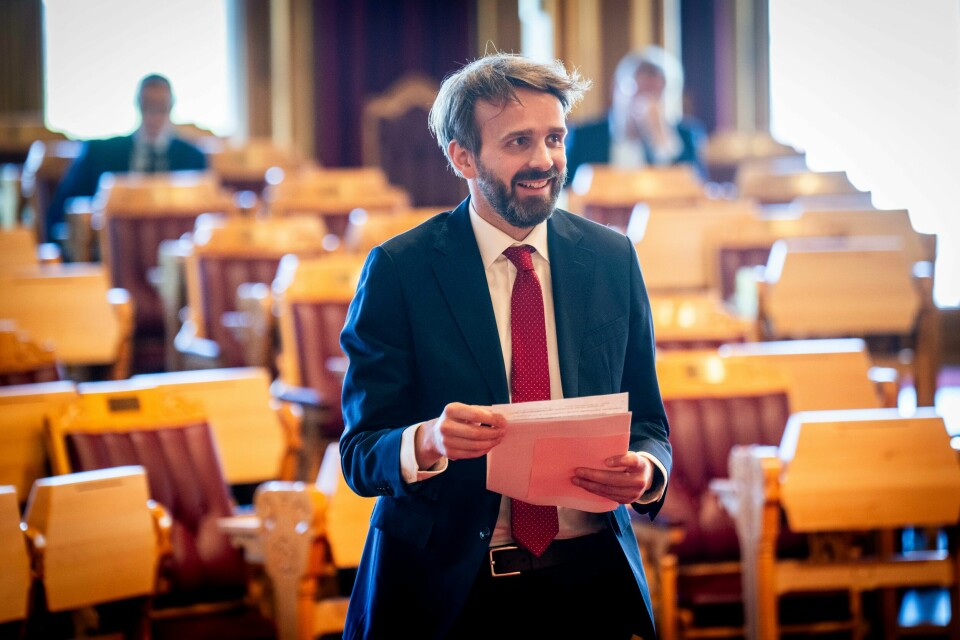 Helse- og omsorgsminister Jan Christian Vestre åpner at alvorlig syke pasienter i særskilte tilfeller kan få ja til medisiner som ikke er innført nasjonalt. Helse- og omsorgsminister Jan Christian Vestre åpner at alvorlig syke pasienter i særskilte tilfeller kan få ja til medisiner som ikke er innført nasjonalt. Foto: Heiko Junge / NTB