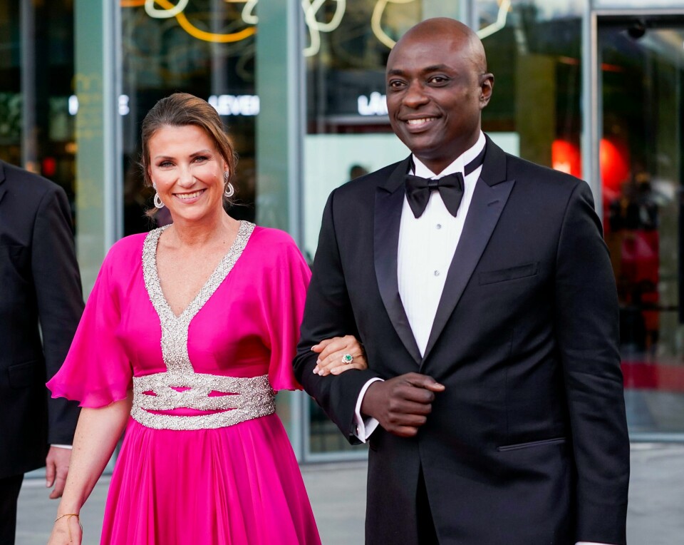 Durek Verrett (t.h.) med sin forlovede prinsesse Märtha Louise. Prinsesse Märtha Louise og Durek Verrett i bursdagen til prinsesse Ingrid Alexandra i Oslo. Foto: Lise Åserud / NTB