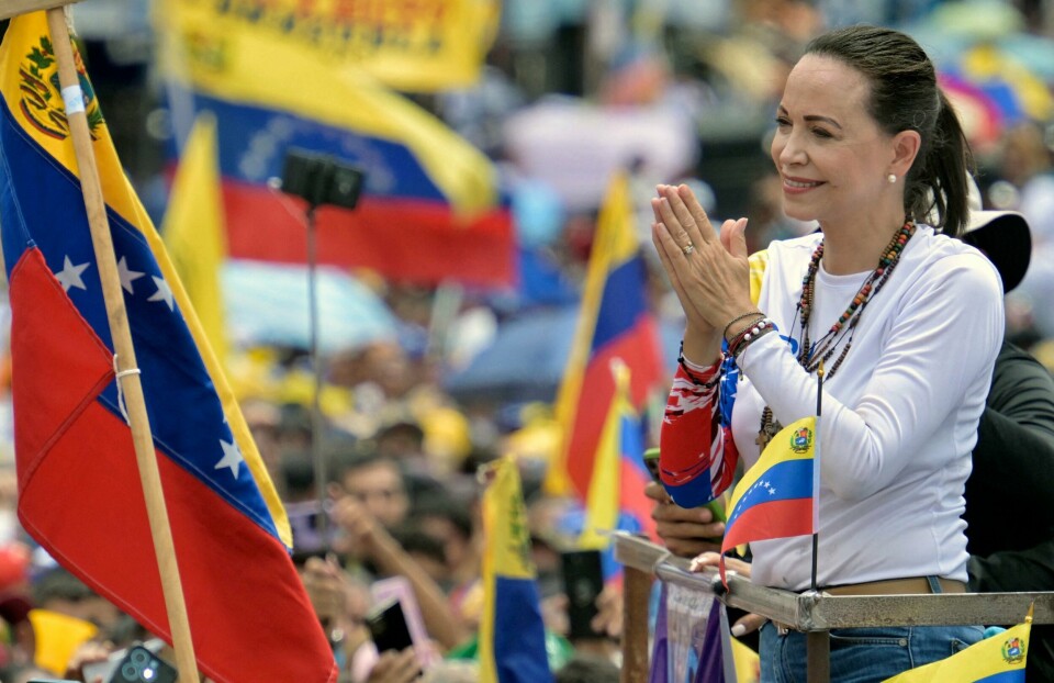 Opposisjonsleder Maria Corina Machado jobber iherdig for presidentkandidat Edmundo Gonzalez. Her i Barinas i Venezuela, den 6. juli i år. Valget står 28. juli. .