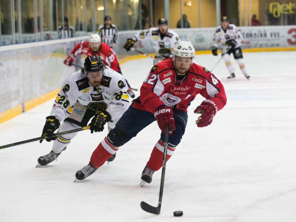 Her jager kaptein Kristian Forsberg etter Lørenskogs Henrik Ødegaard i forrige sesongs finaleserie. Foto: Terje Bendiksby / NTB scanpix.