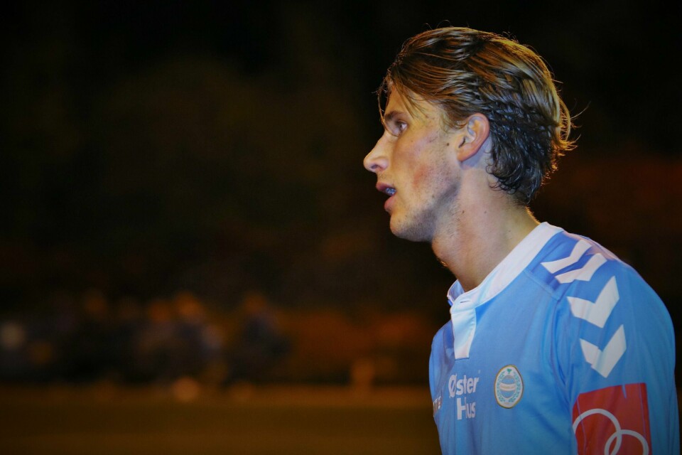 Her må Jon Petter Stangeland innse at han har misset på den største Sandnes Ulf-muligheten i kampen mot Vålerenga. Oslo-guttene ble hakket for sterke onsdag kveld, i juniorcupens semifinale. Foto: Erik Sergio Auklend.