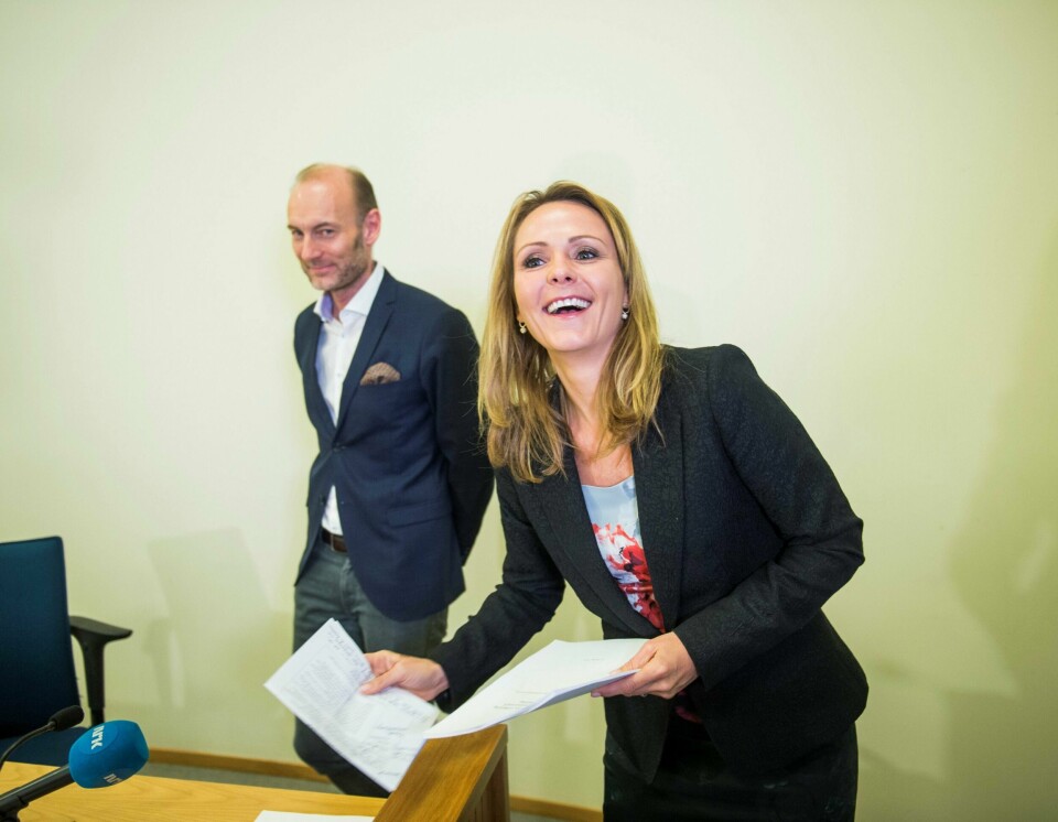 Kulturminister Linda Hofstad Helleland var glad for å få råd fra Mediemangfoldsut valgets leder Knut Olav Åmås.