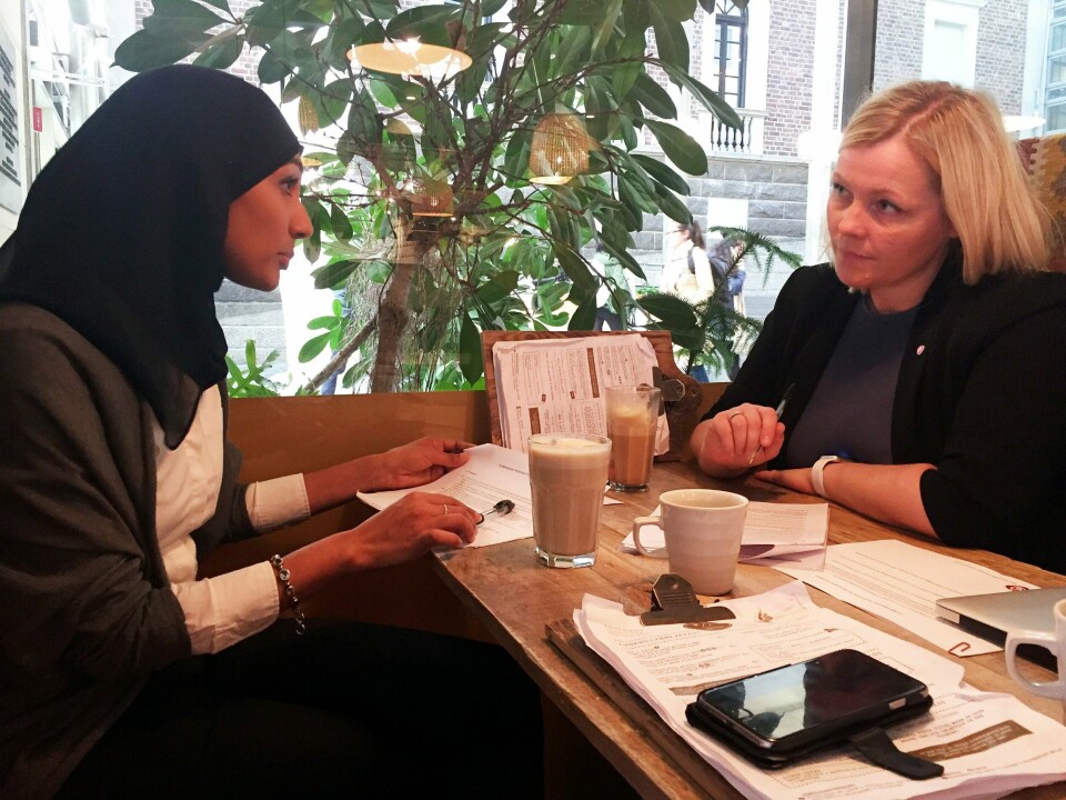 Partisekretær Kjersti Stenseng (t.h.) har sans for forslagene som arbeidsgruppa for bedre barnevern i Stavanger har lagt fram, og regner med støtte nasjonalt når Ap utarbeider program i forkant av stortingsvalget. Foto: AP