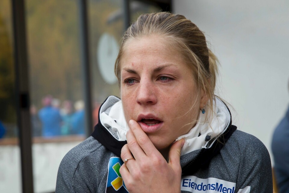 Astrid Uhrenholt Jacobsen tok til tårene da hun måtte snakke om Therese Johaug mandag.