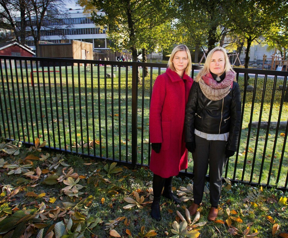 Venstrepolitikerne Guri Melby (t.v.) og Anita Wold vil ha høyere gjerder rundt Sofienbergparken barnehage for å holde narkomane ute på kveldstid.