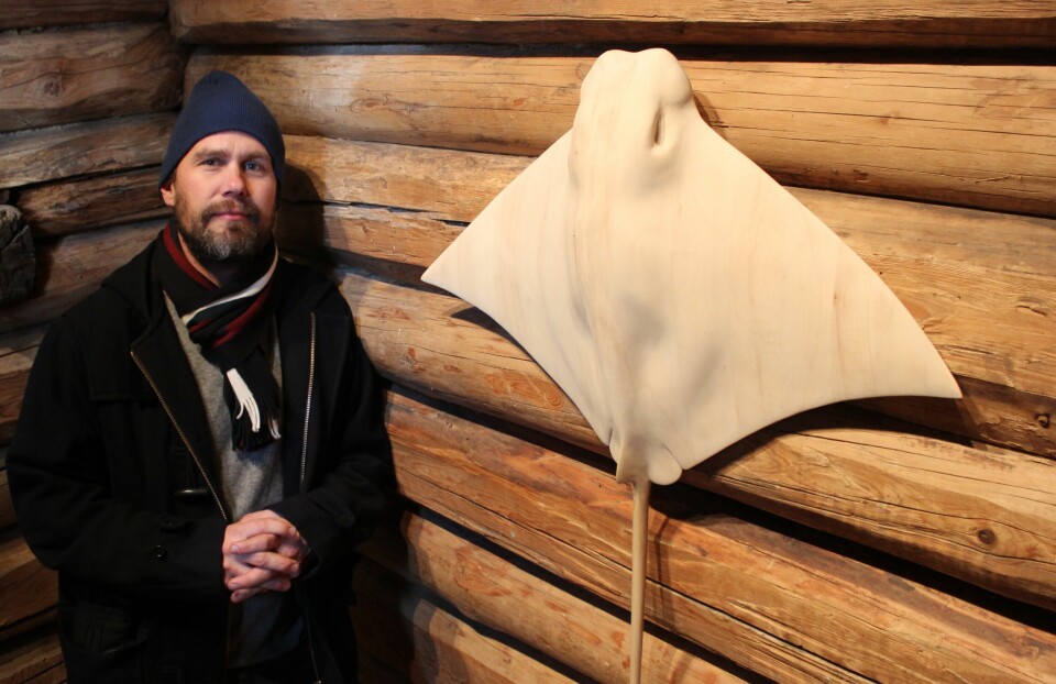 Petter Hepsø med en skate laget av tre fra Jeløy i Moss. Petter Hepsø med en skate laget av tre fra Jeløy i Moss.