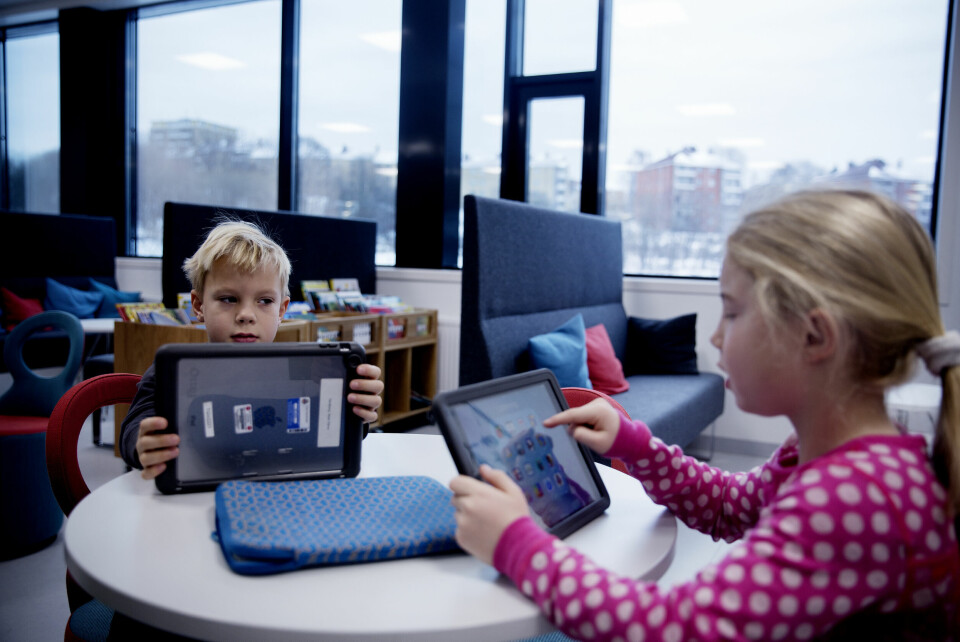 Andreklassingene Athena Hartmann Tang og Vetle Tandberg synes det er gøy å bruke iPad i undervisningen. Andreklassingene Athena Hartmann Tang og Vetle Tandberg synes det er gøy å bruke iPad i undervisningen.