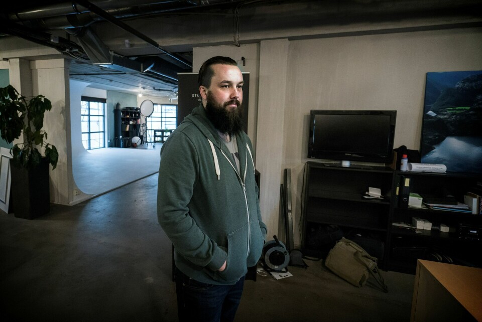Alexander Chesham har opplevd tre innbrudd på seks uker. Nå føler han seg utrygg. Foto; Roy Storvik