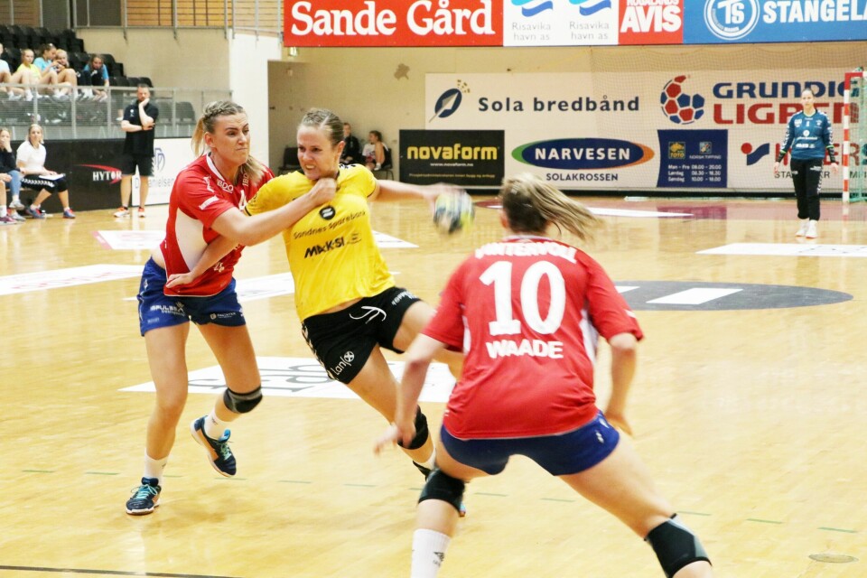 Tonje Nøstvold og Sola spiller onsdag kveld en historisk semifinale i NM. Grunnet vår nye trykketid får vi ikke dette med i papirutgaven. Alt om kampen kan du likevel lese på vårt nettsted. Her vil alle saker fra kamper bli lagt ut direkte i framtiden. Foto: Pål Karstensen