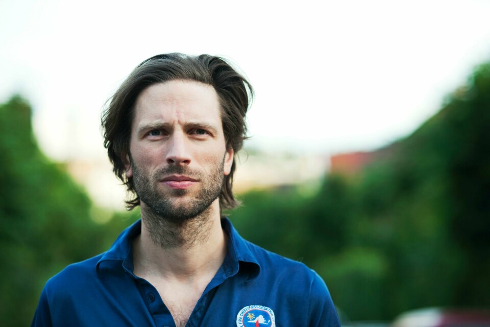 Hans-Peter Lindstrøm gjør et sjeldent hjemmebesøk på Tungenes fyr 24. november. Foto: Promo
