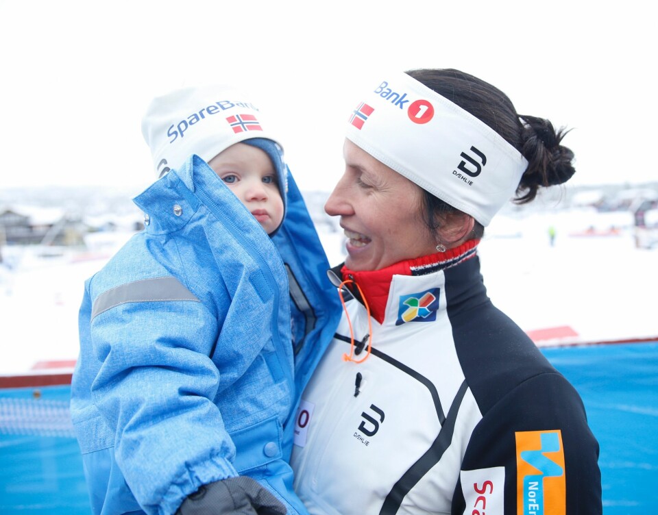 Marit Bjørgen med seier på 10 km fri. Her sammen med sønnen Marius. Foto: Terje Pedersen / NTB scanpix Marit Bjørgen med seier på 10 km fri. Her sammen med sønnen Marius. Foto: Terje Pedersen / NTB scanpix