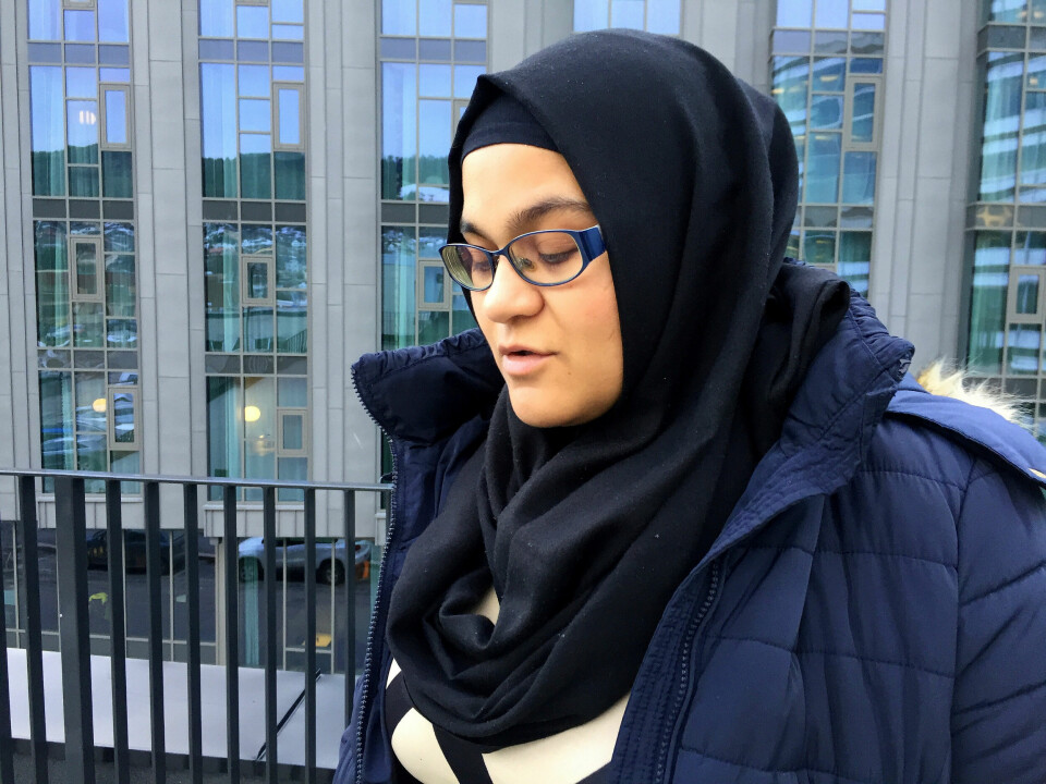 Vekket: Fatma Demirel Ünlü (29) hadde jobbet for bevegelsen Hizmet nesten ti år da hun i sommer bestemte seg for å bryte tvert. – Vi må ikke være så naive, sier hun nå, og viser til en uoversiktlig pengestrøm på tvers av landegrenser.FOTO: KATRINE STRØM Vekket: Fatma Demirel Ünlü (29) hadde jobbet for bevegelsen Hizmet nesten ti år da hun i sommer bestemte seg for å bryte tvert. – Vi må ikke være så naive, sier hun nå, og viser til en uoversiktlig pengestrøm på tvers av landegrenser.FOTO: KATRINE STRØM