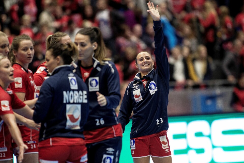 Camilla Herrem er like glad hver gang hun kan få ta med seg lagvenninnene til Stavanger, og sier at både hun og resten av håndballjentene er imponert over fasilitetene i DNB Arena. Foto: Carina Johansen / NTB Scanpix. Camilla Herrem er like glad hver gang hun kan få ta med seg lagvenninnene til Stavanger, og sier at både hun og resten av håndballjentene er imponert over fasilitetene i DNB Arena. Foto: Carina Johansen / NTB Scanpix.