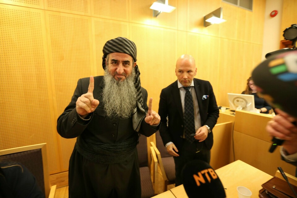 Italia vil ikke ha ham likevel. Mulla Krekar fotografert sammen med sin advokat Brynjar Meling.