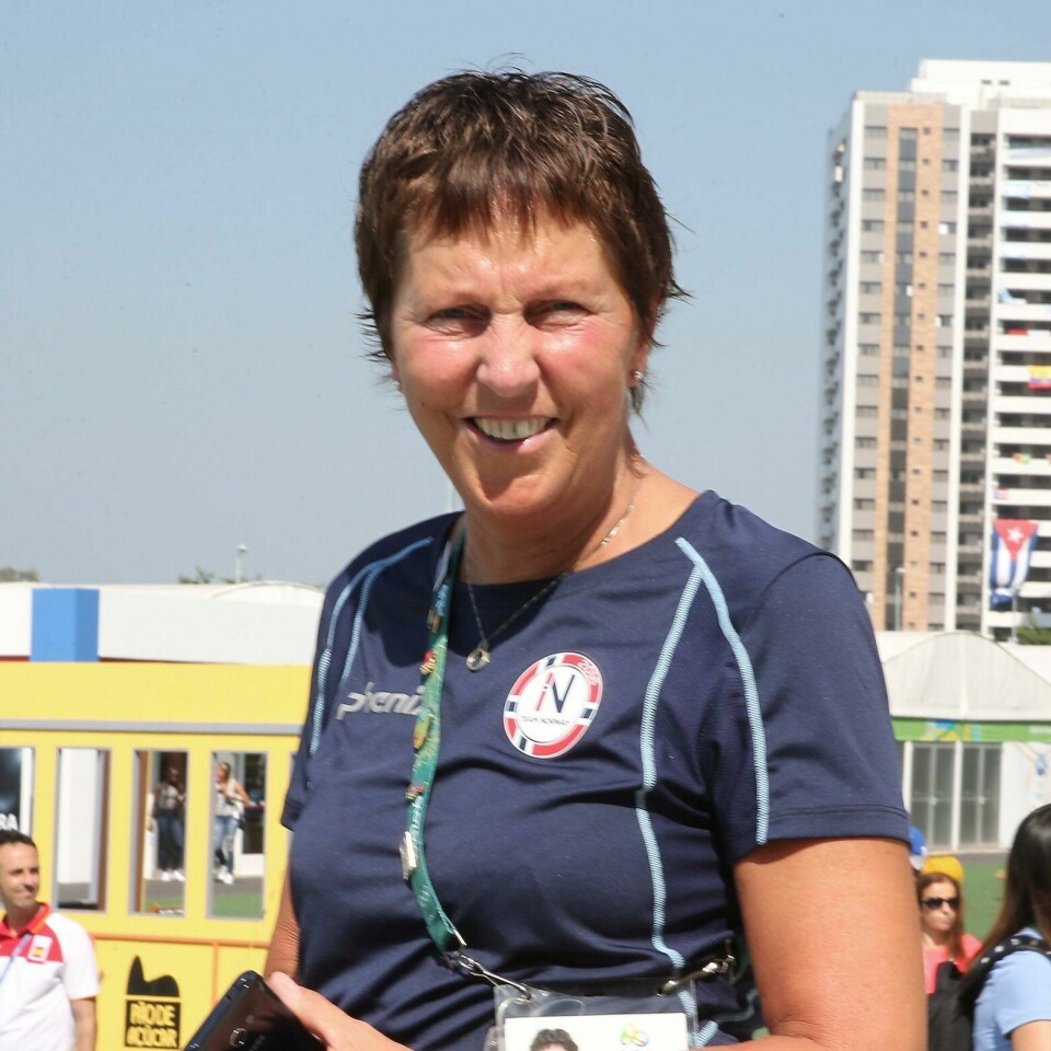 Wenche Halvorsen Stensrud har fulgt håndballandslaget i fem mesterskap, her sist fra OL i Rio. Nå er hun på plass i Sverige.