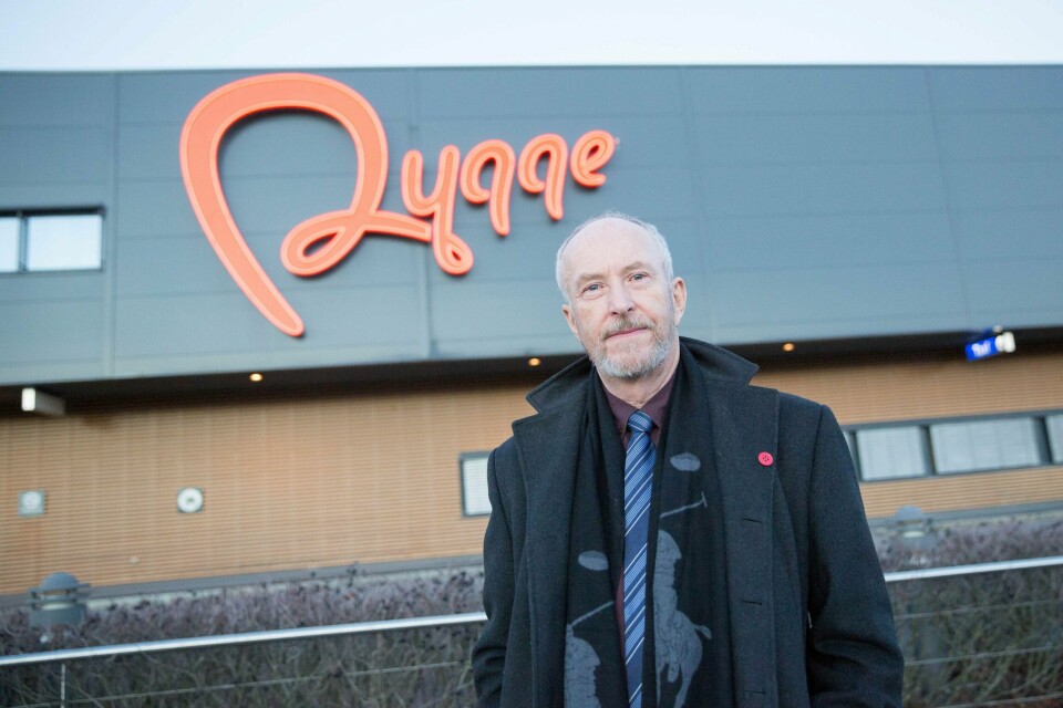 I dag er eierskapet i Rygge Sivile Lufthavn AS følgende: Thon Holding AS (40%), Orkla Eiendom AS (40%), Østfold Energi AS (15%) og Østfold fylkeskommune (5%). Fylkesordfører Ole Haabeth (bildet) ønsker nå de trekker seg ut av eierskapet, og at Østfold Energi overtar deres aksjer.