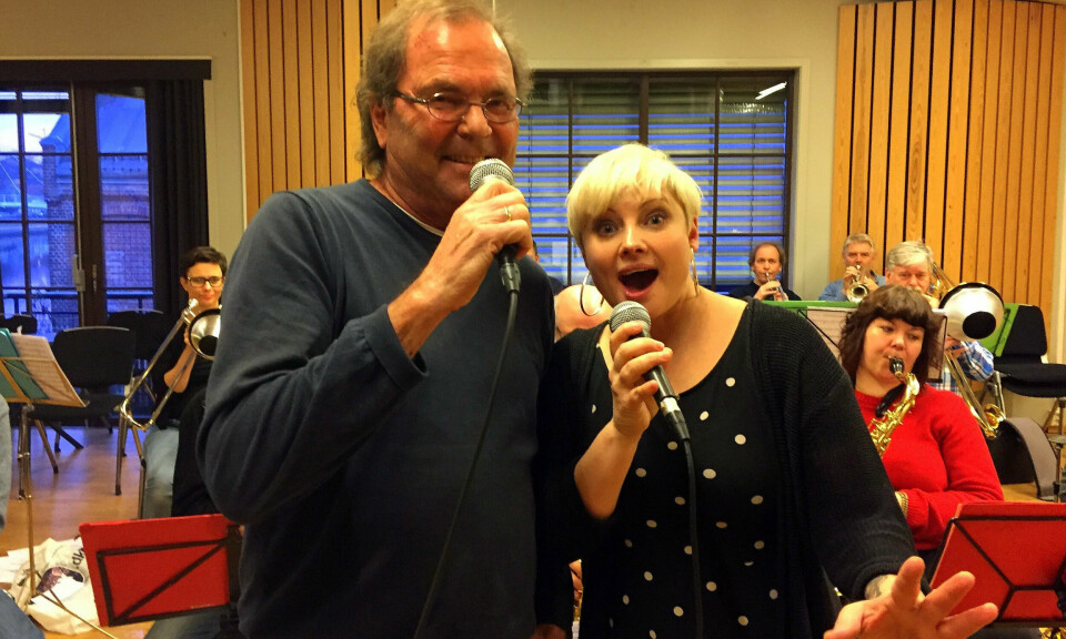 øvelse: Rolf Erik Gilhuus og Christin Bastiansen er årets vokalister på Drammen Storbands julekonsert «Swingin´Christmas».FOTO: PRIVAT øvelse: Rolf Erik Gilhuus og Christin Bastiansen er årets vokalister på Drammen Storbands julekonsert «Swingin´Christmas».FOTO: PRIVAT