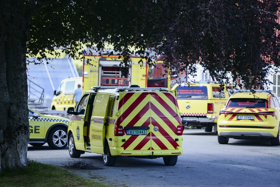 Flere nødetater rykket ut til Leira Fengsel i Trondheim mandag ettermiddag. En person er tatt med til St. Olavs hospital etter røykutvikling i fengselet. Fleire nødetatar rykte ut til Leira Fengsel i Trondheim måndag ettermiddag. Ein person er teken med til St. Olavs hospital etter røykutvikling i fengselet. Foto: Joakim Halvorsen / NTB