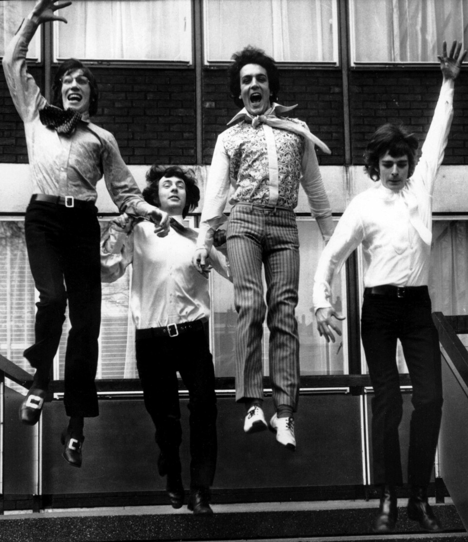 3. mars 1967 kunne Pink Floyd feire at de hadde fått platekontrakt med EMI. Gruppa spilte inn sitt første album i studiet ved siden av The Beatles med «Sgt. Pepper». 3. mars 1967 kunne Pink Floyd feire at de hadde fått platekontrakt med EMI. Gruppa spilte inn sitt første album i studiet ved siden av The Beatles med «Sgt. Pepper».