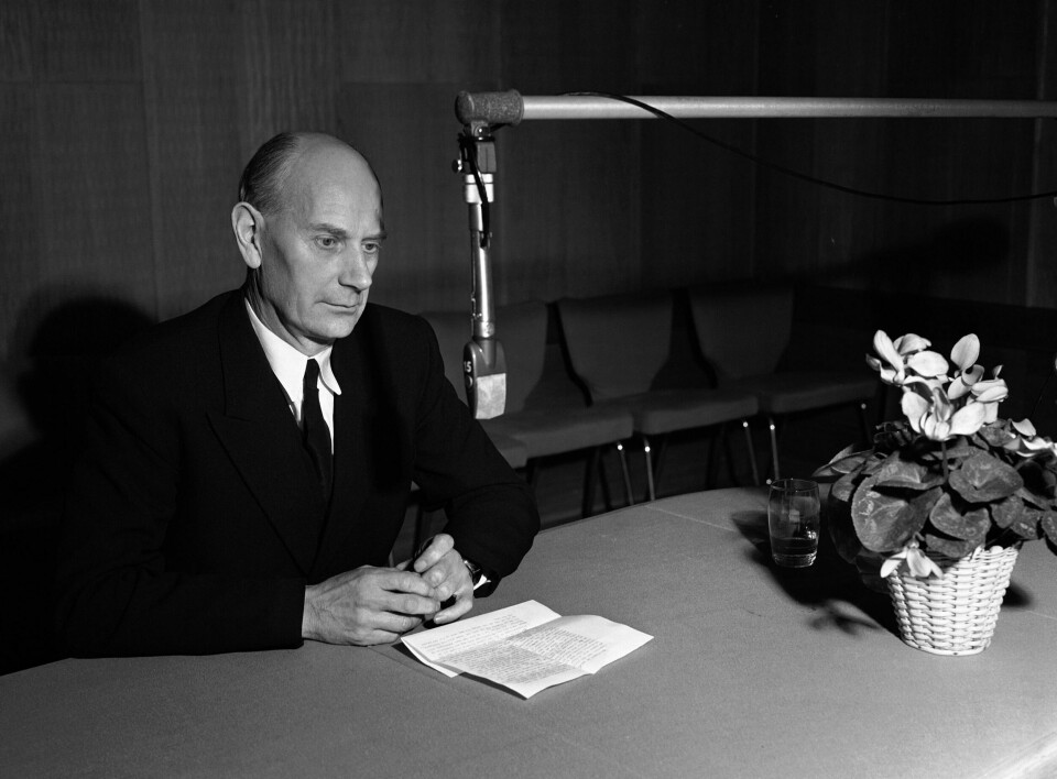 Statsminister Einar Gerhardsen (Ap) er kongen av norske nyttårstaler (15). Her taler han i NRK i 1951 når han trekker seg for en periode. Statsminister Einar Gerhardsen (Ap) er kongen av norske nyttårstaler (15). Her taler han i NRK i 1951 når han trekker seg for en periode.