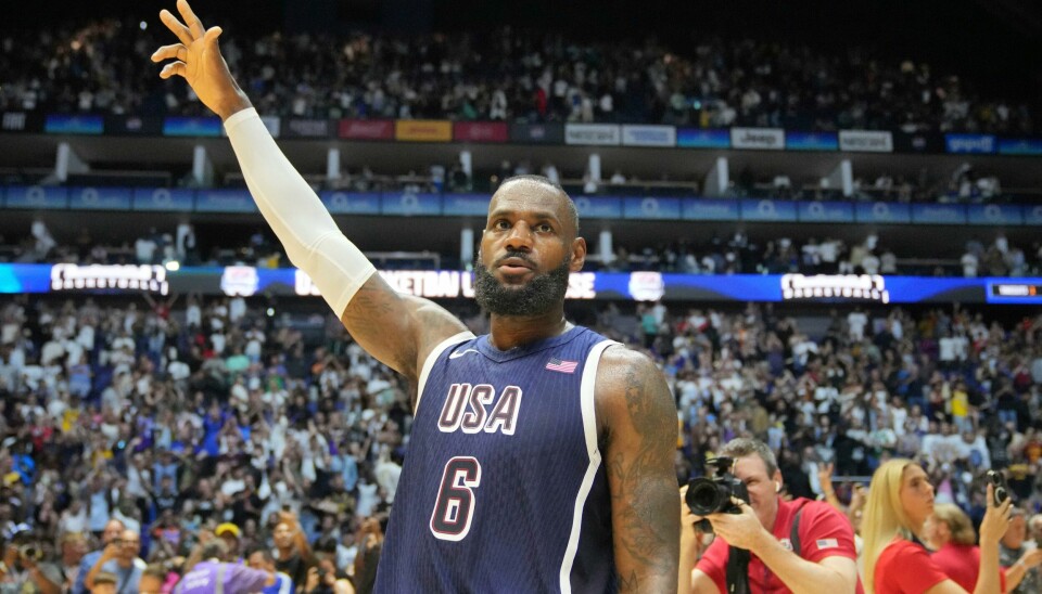 LeBron James er valgt som herrenes flaggbærer til åpningsseremonien i OL i Paris. LeBron James er valgt som herrenes flaggbærer til åpningsseremonien i OL i Paris. Foto: Kin Cheung / AP / NTB