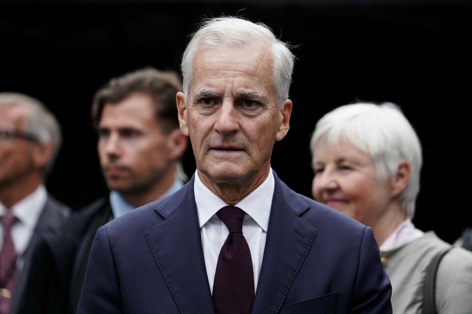 Statsminister Jonas Gahr Støre (Ap) under minnemarkeringen på minnestedet foran Høyblokka i Regjeringskvartalet, 13 år etter terrorangrepet 22. juli 2011. Statsminister Jonas Gahr Støre (Ap) under minnemarkeringen på minnestedet foran Høyblokka i Regjeringskvartalet, 13 år etter terrorangrepet 22. juli 2011. Foto: Amanda Pedersen Giske / NTB
